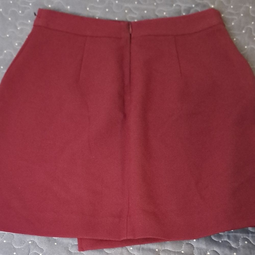 Banana Republic Women's Burgundy Skirt size 2 - Picture 3 of 6